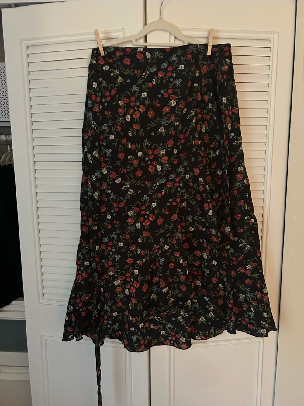 SHEIN Black Midi Skirt with Red Floral Print